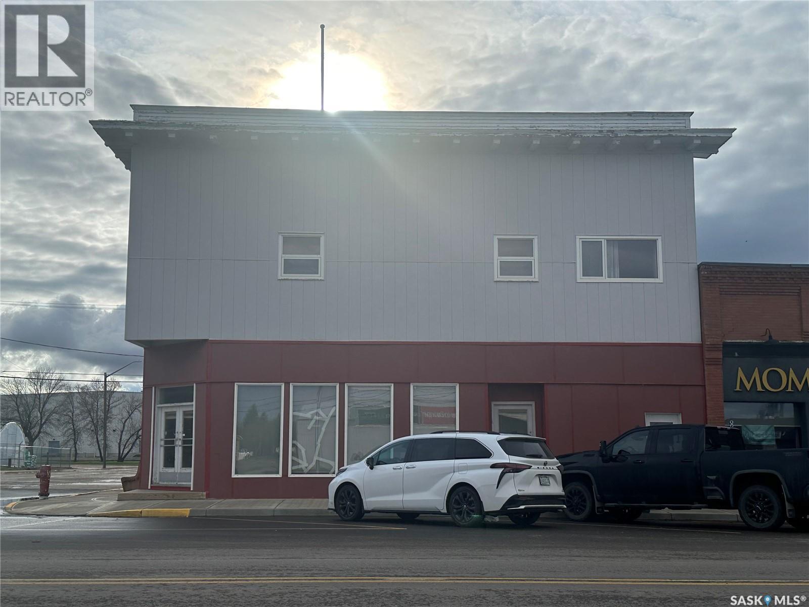 136 Center Street, Assiniboia, Saskatchewan  S0H 0B0 - Photo 1 - SK040635