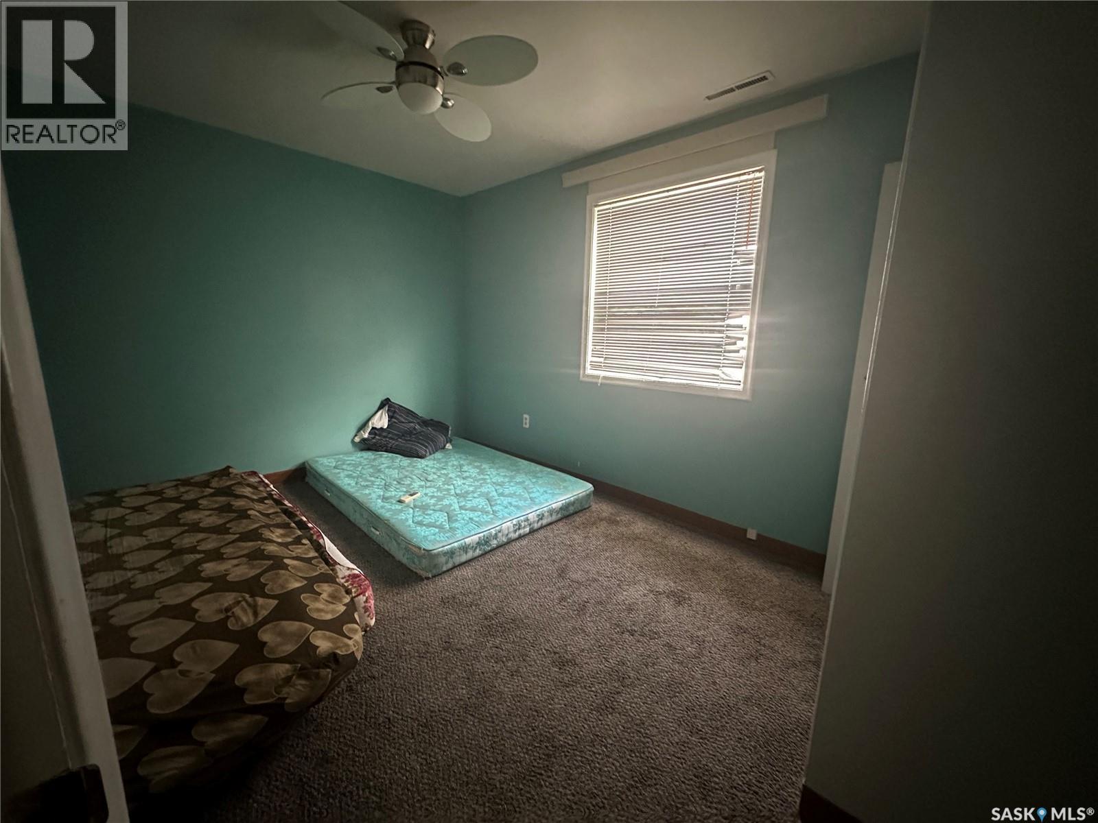 136 Center Street, Assiniboia, Saskatchewan  S0H 0B0 - Photo 16 - SK040635