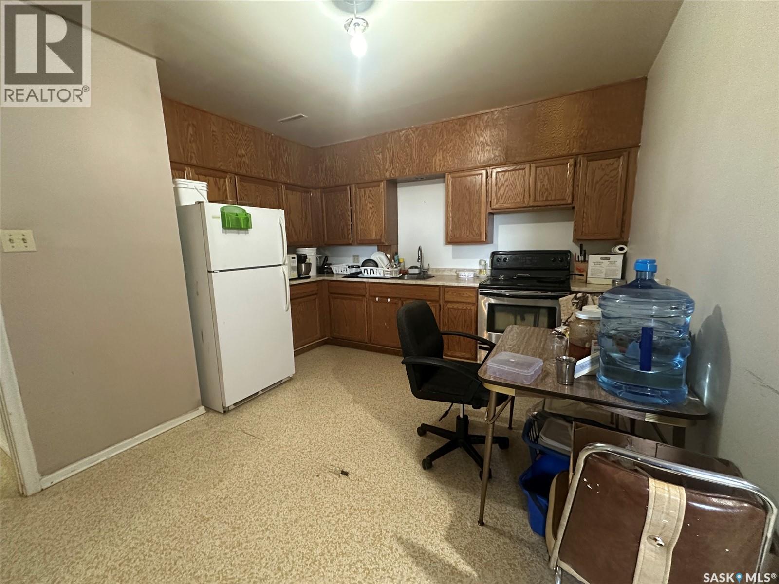 136 Center Street, Assiniboia, Saskatchewan  S0H 0B0 - Photo 17 - SK040635