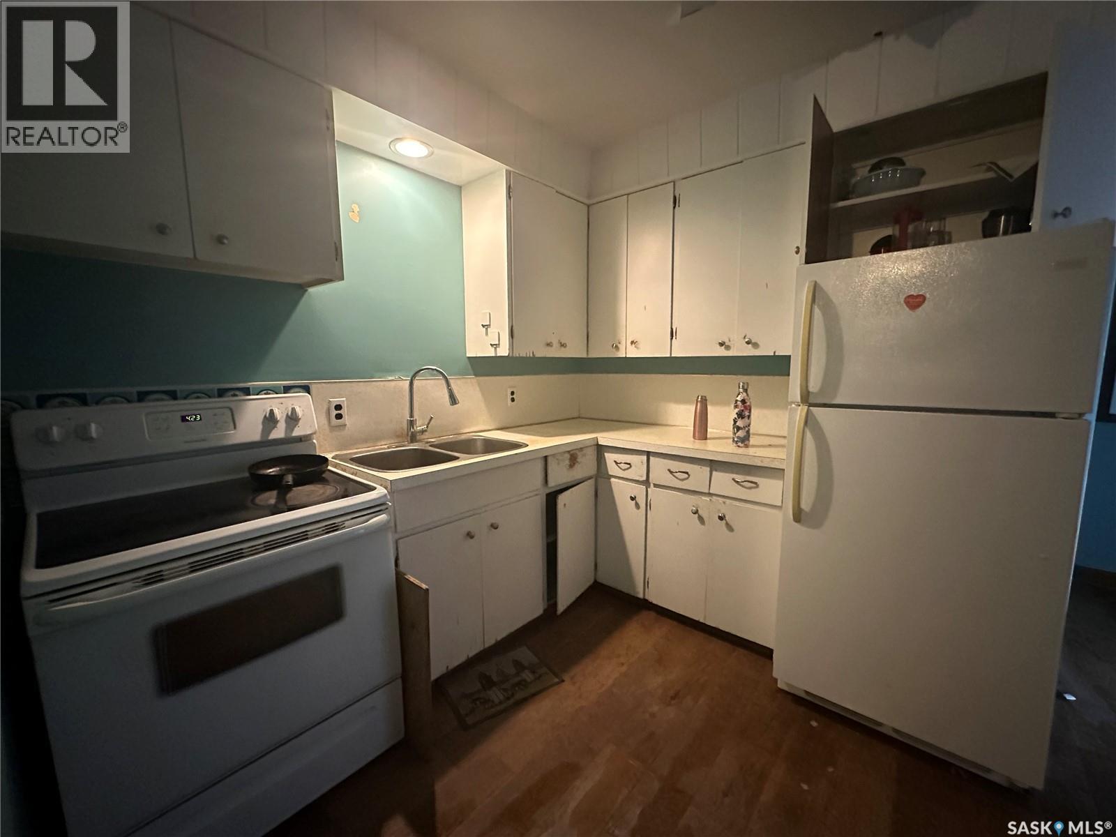 136 Center Street, Assiniboia, Saskatchewan  S0H 0B0 - Photo 19 - SK040635