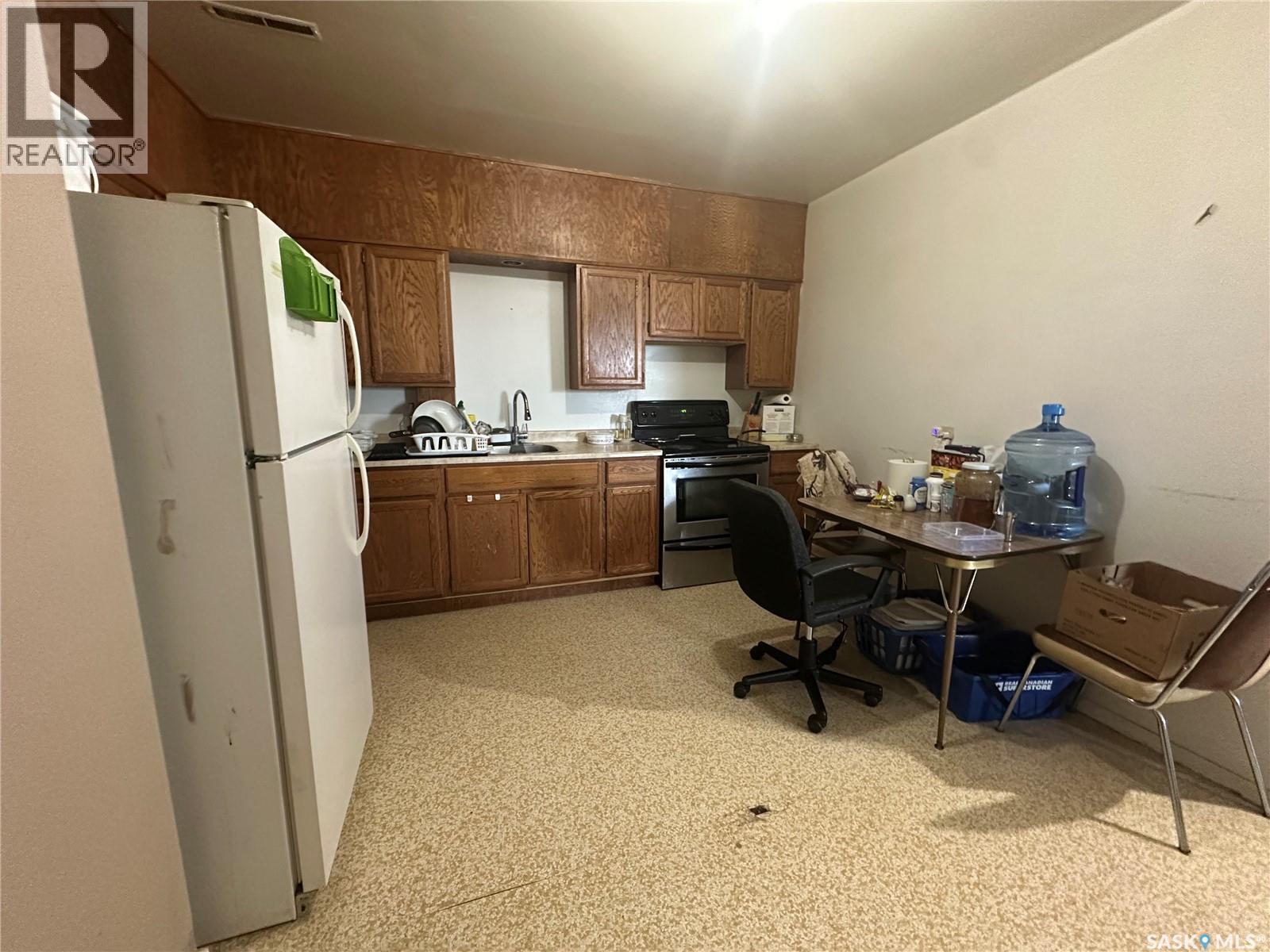 136 Center Street, Assiniboia, Saskatchewan  S0H 0B0 - Photo 21 - SK040635