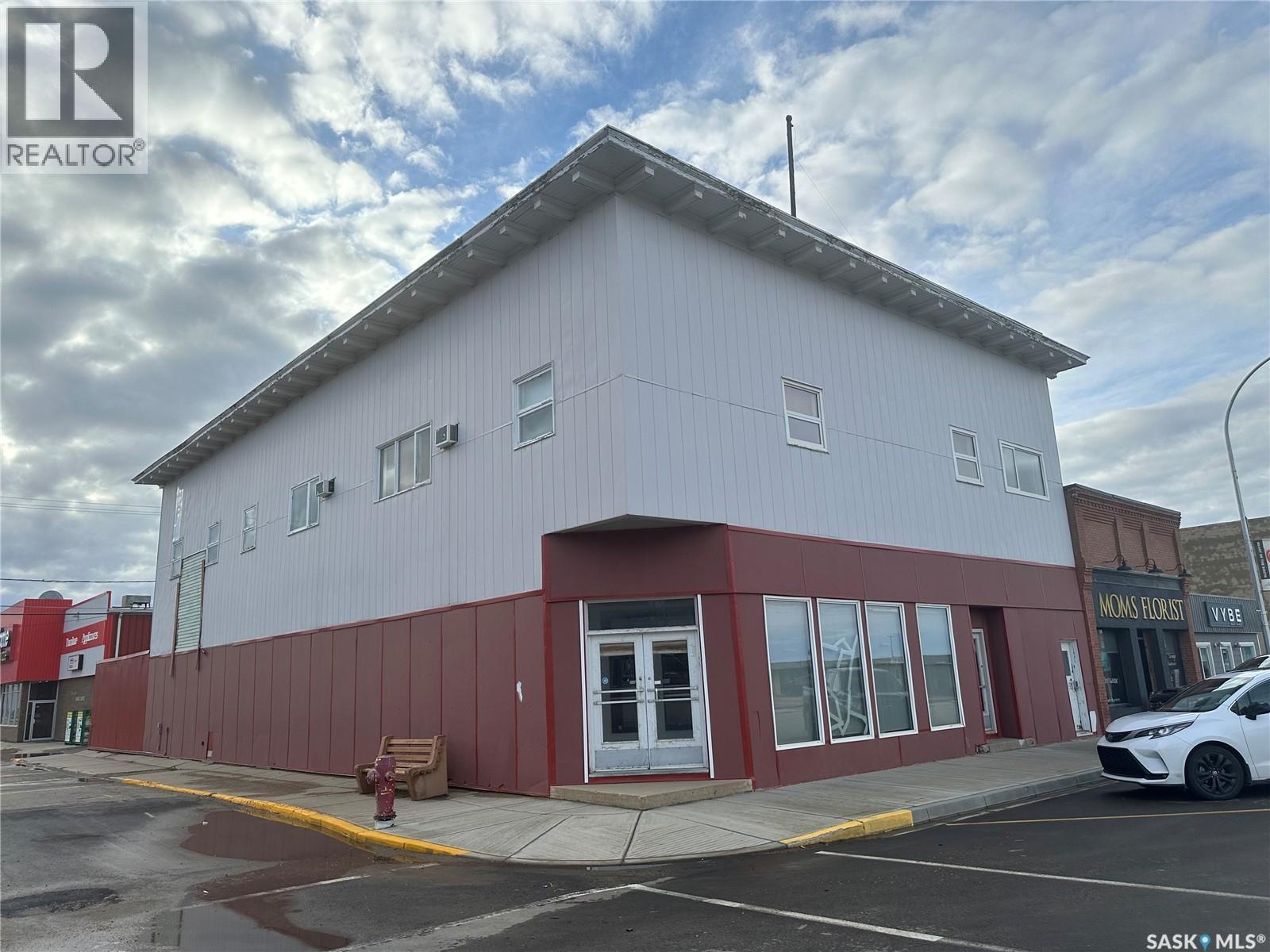 136 Center Street, Assiniboia, Saskatchewan  S0H 0B0 - Photo 28 - SK040635