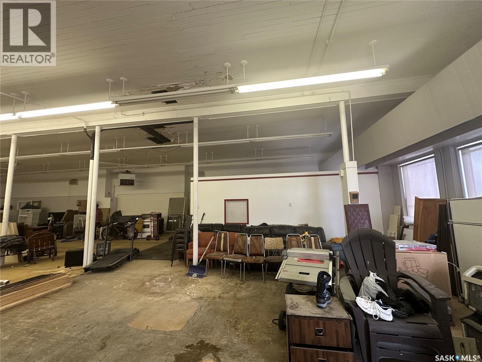 136 Center Street, Assiniboia, Saskatchewan  S0H 0B0 - Photo 5 - SK040635