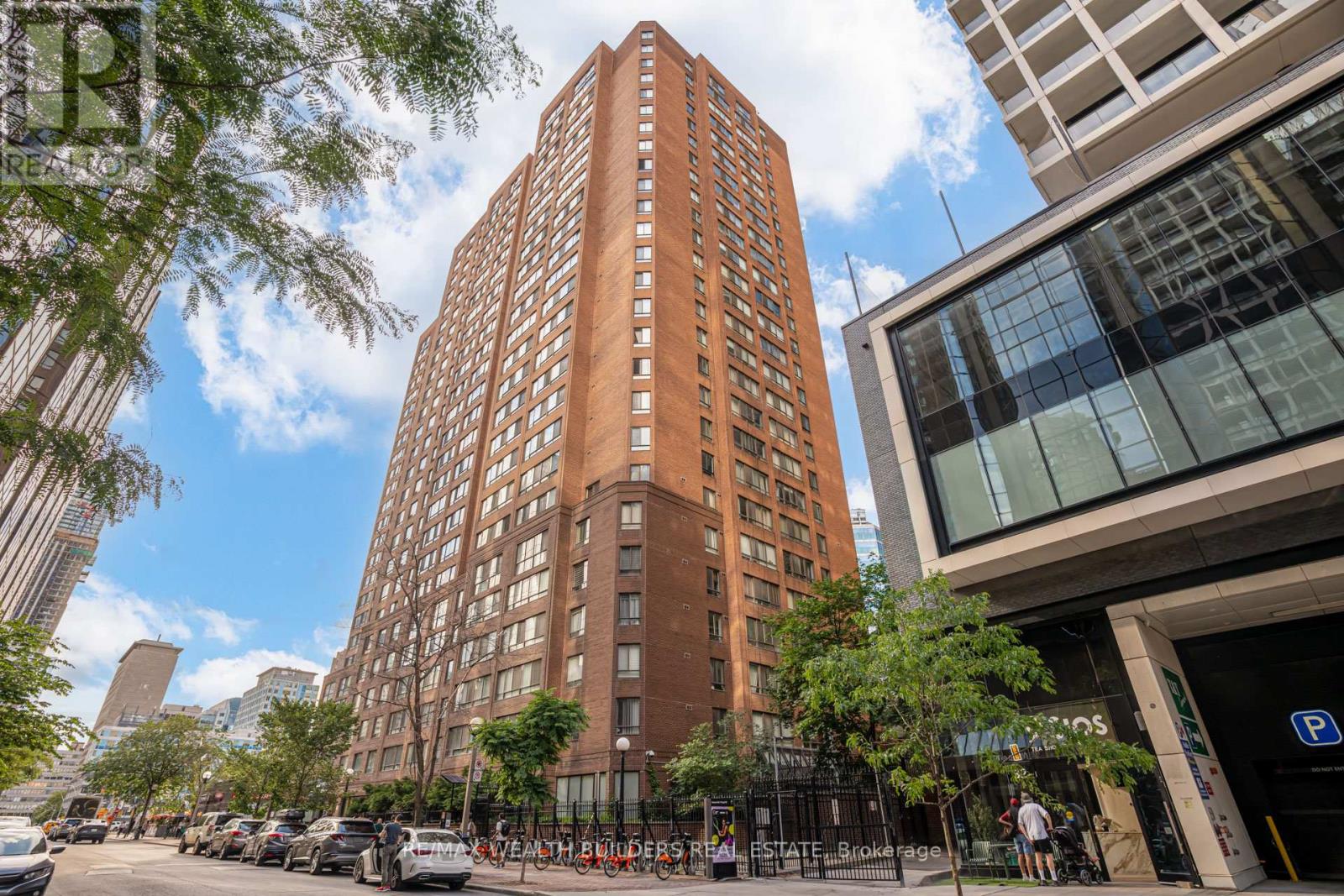 803 - 633 BAY STREET, Toronto, Ontario