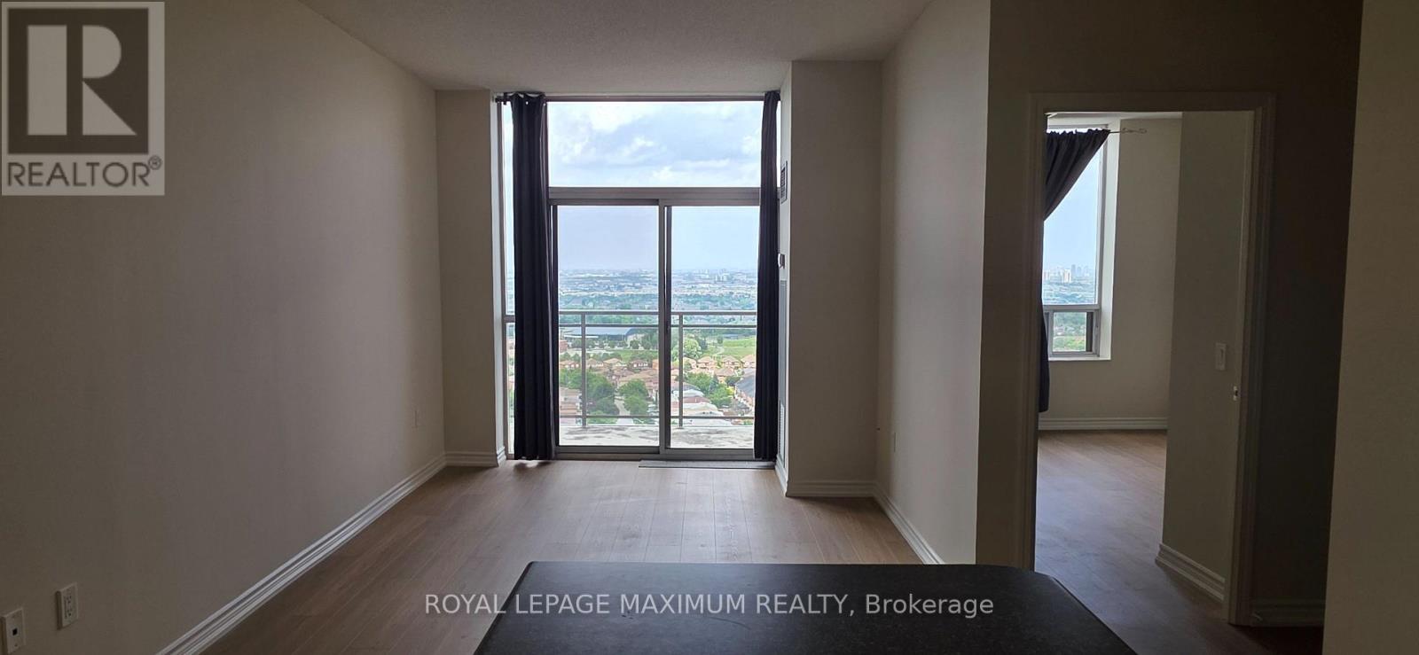 2103 - 55 Strathaven Drive, Mississauga, Ontario  L5R 4G9 - Photo 2 - W13506832