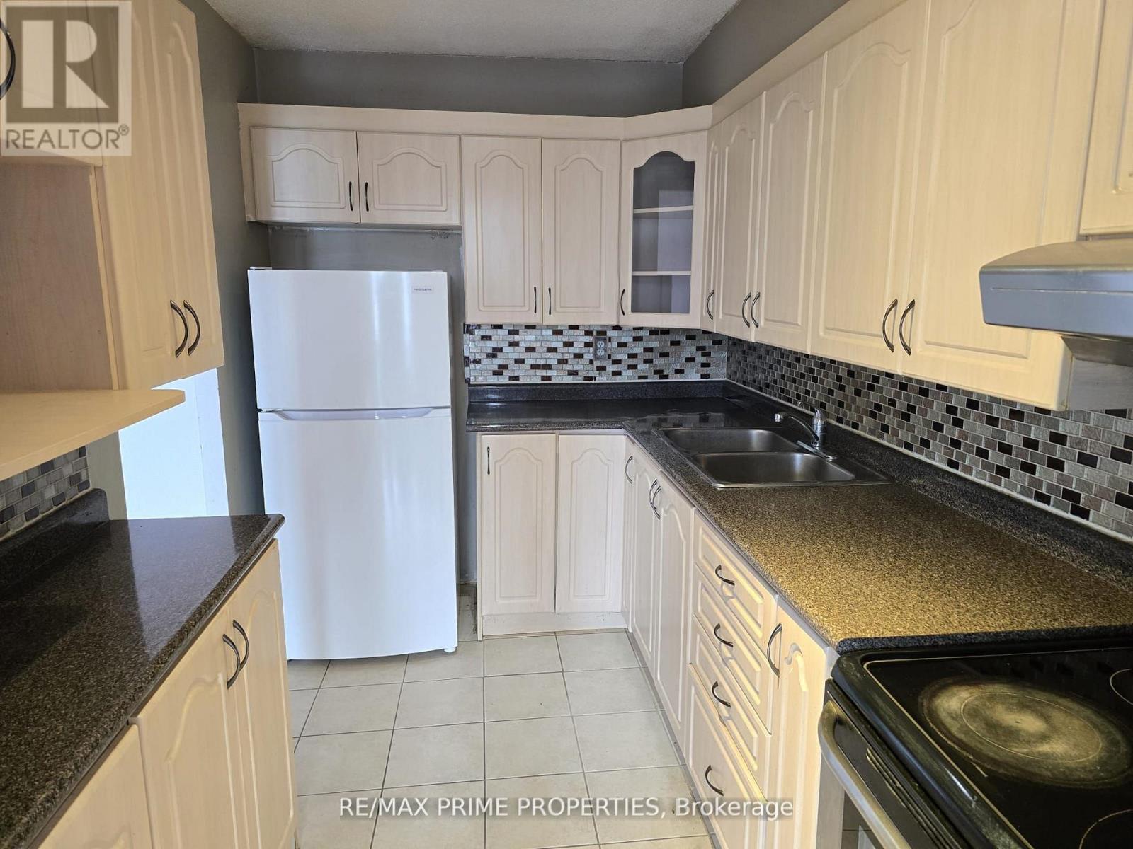 #214 - 10 Sunrise Avenue, Toronto, Ontario M4A 2R1 - Photo 4 - C13506658