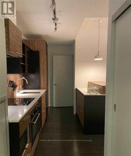 701 - 75 ST NICHOLAS STREET, Toronto, Ontario