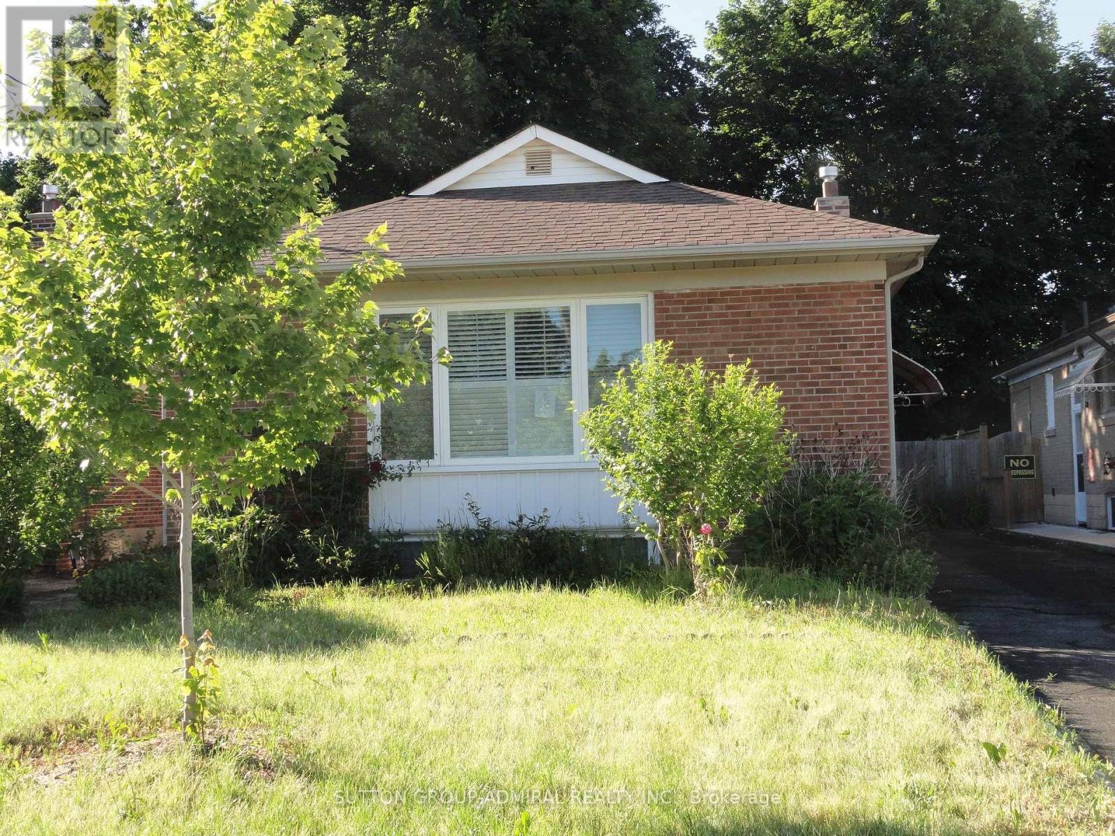 30 MERRIAN ROAD, Toronto, Ontario