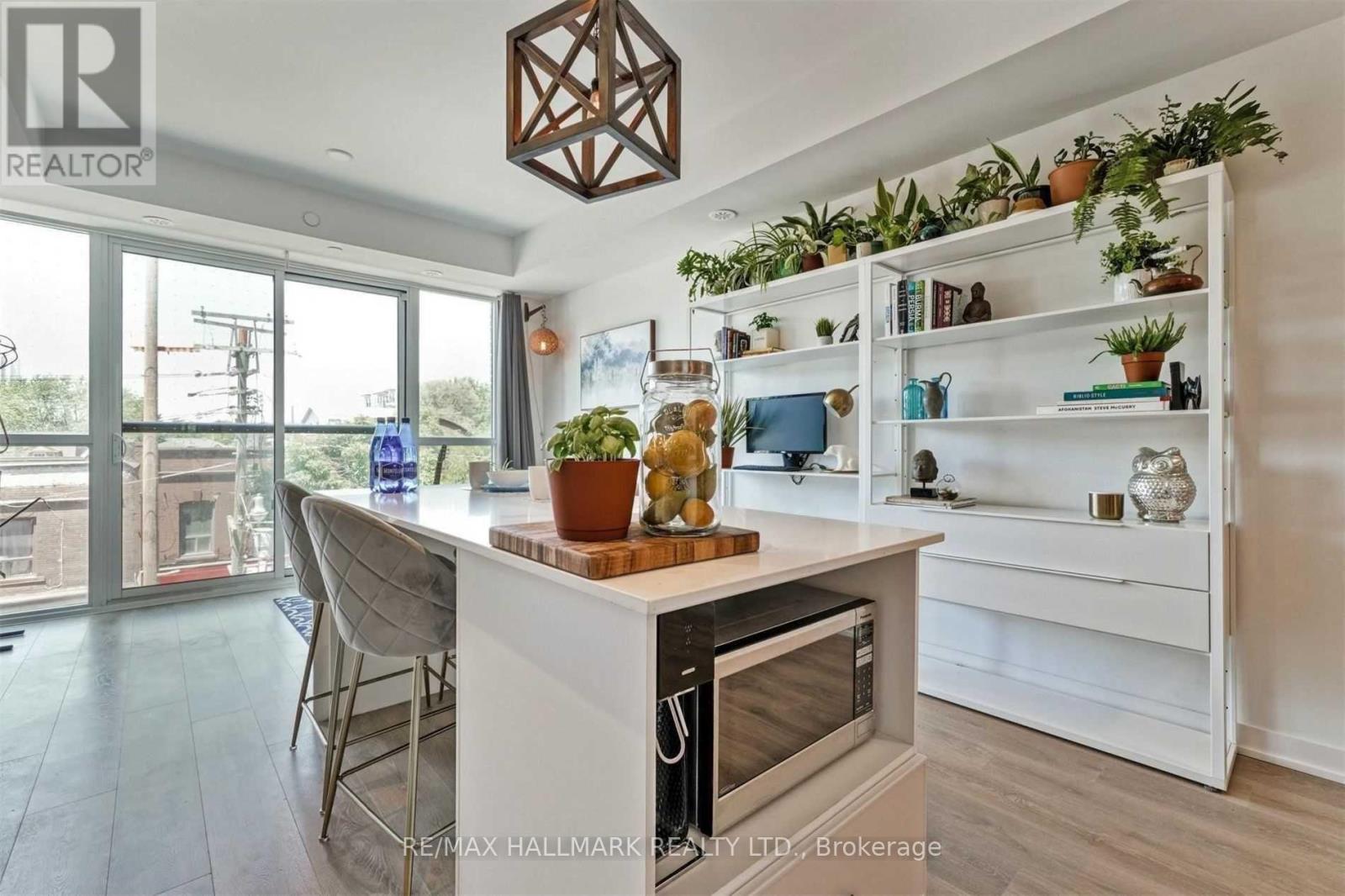 307 - 899 QUEEN STREET E, Toronto, Ontario