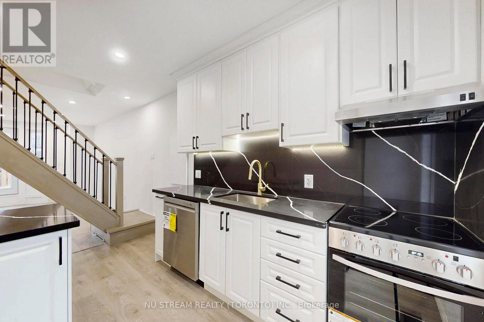 393 Jones Avenue, Toronto, Ontario M4J 3G5 - Photo 12 - E13507152
