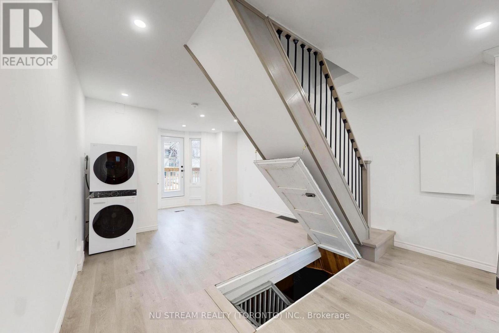 393 Jones Avenue, Toronto, Ontario M4J 3G5 - Photo 6 - E13507152