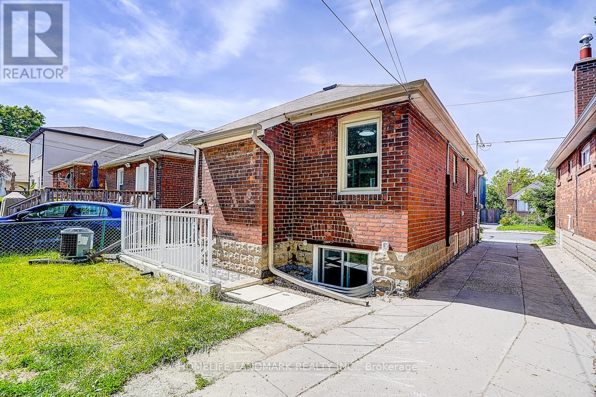 609 Mortimer Avenue, Toronto, Ontario  M4C 2J6 - Photo 44 - E13507434