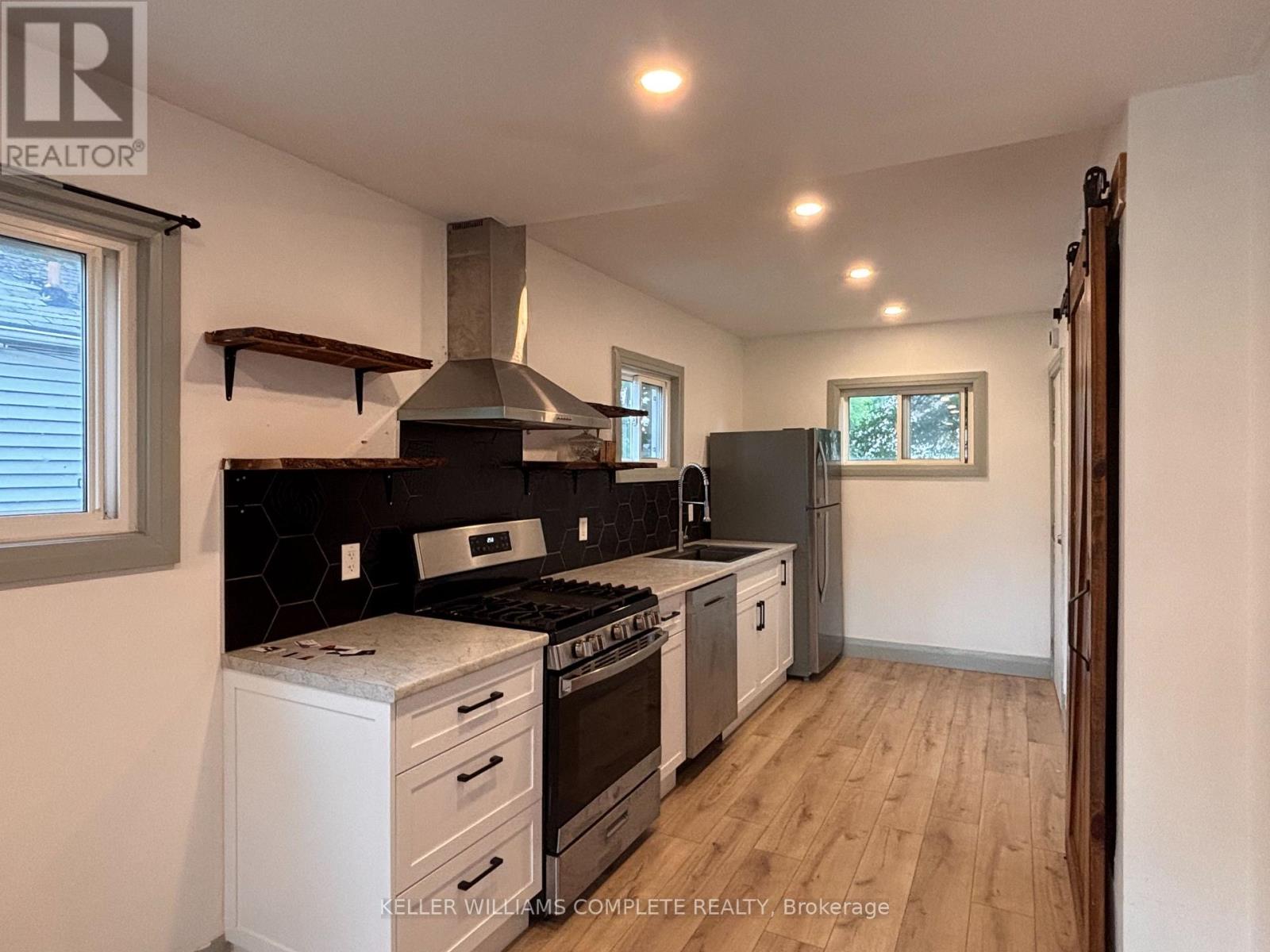 Upper - 14 Elmwood Avenue, St. Catharines, Ontario  L2R 2T7 - Photo 3 - X13506666