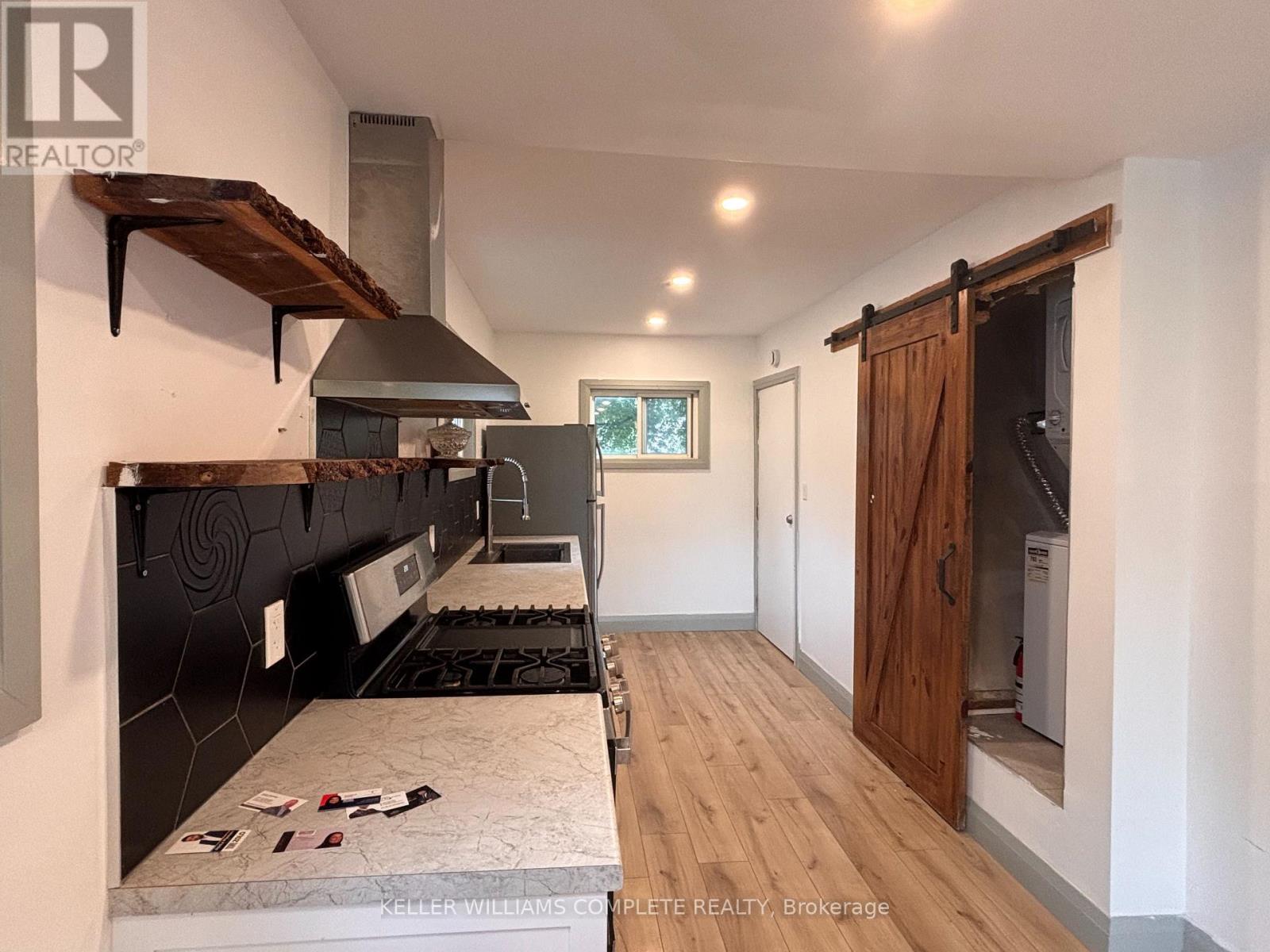 Upper - 14 Elmwood Avenue, St. Catharines, Ontario  L2R 2T7 - Photo 4 - X13506666