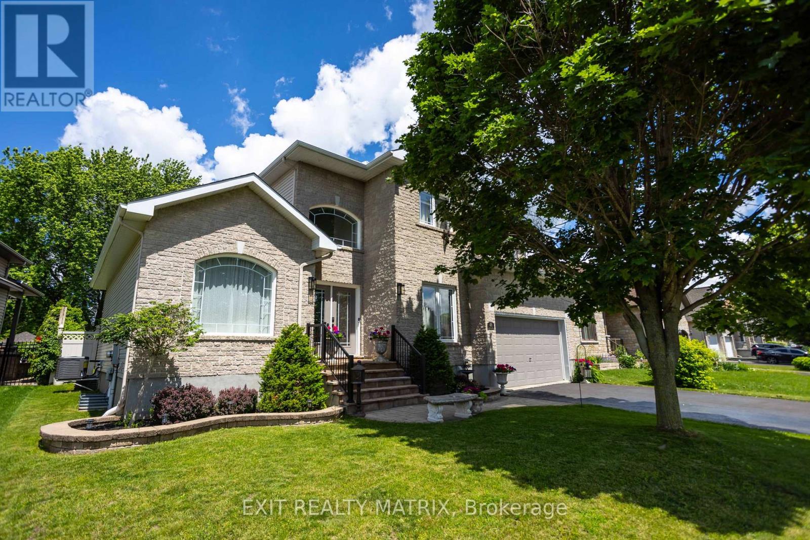 48 De La Rive Drive, Russell, Ontario  K0A 1W0 - Photo 1 - X12920460