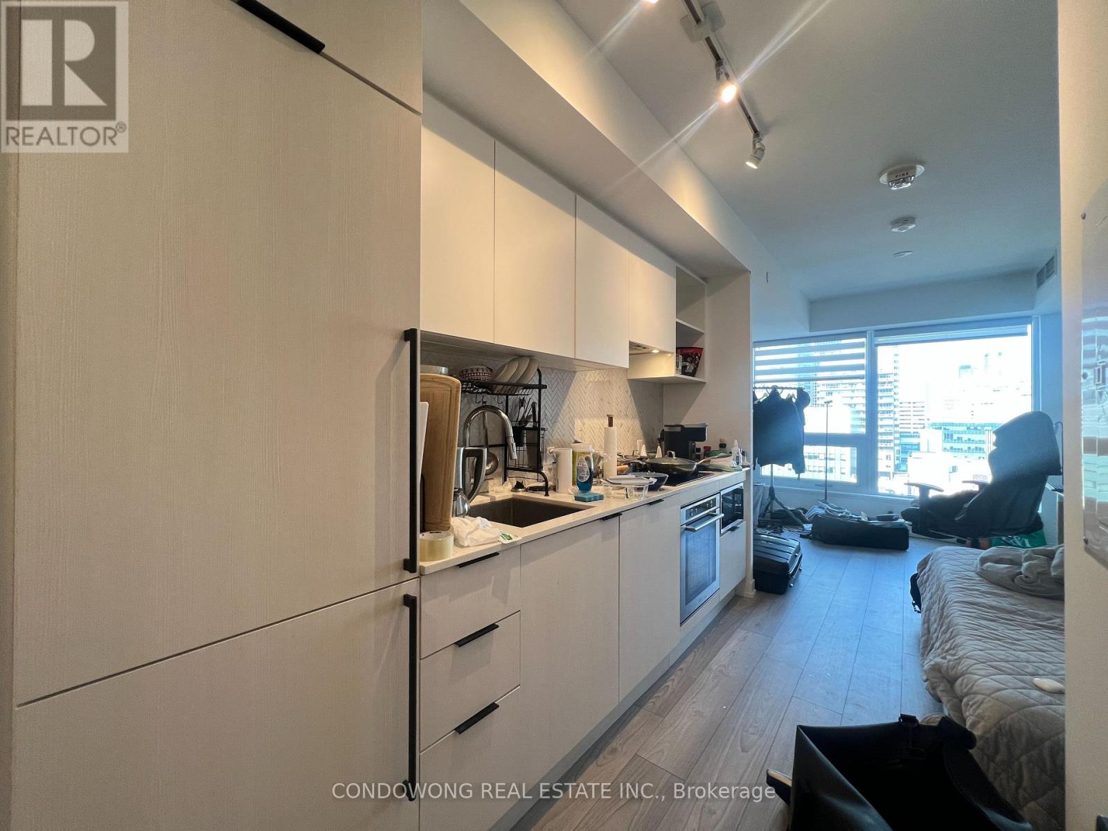 1607 - 82 DALHOUSIE STREET, Toronto, Ontario