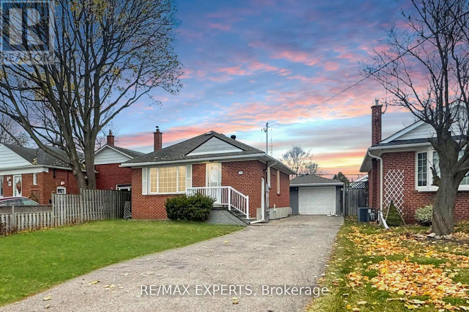 117 MARCHINGTON CIRCLE, Toronto, Ontario