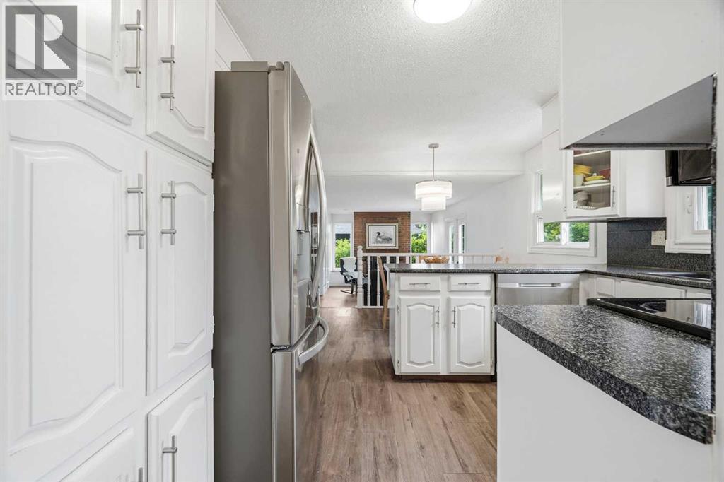 527 Deer Side Place SE, Calgary, Alberta  T2J 6A1 - Photo 9 - A2324863