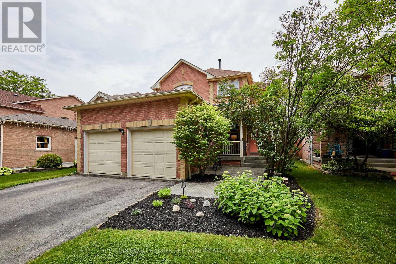 6 FAWN COURT, Whitby, Ontario