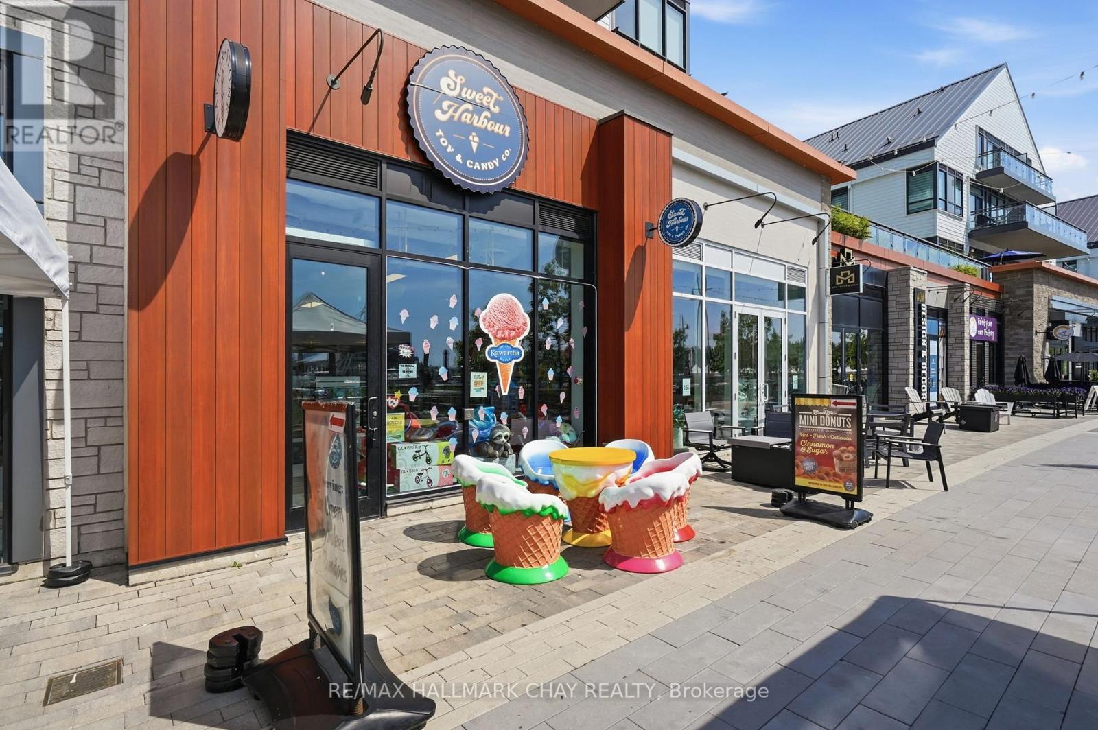 R25 - 301 Sunseeker Avenue, Innisfil, Ontario  L9S 0J7 - Photo 4 - N13507158