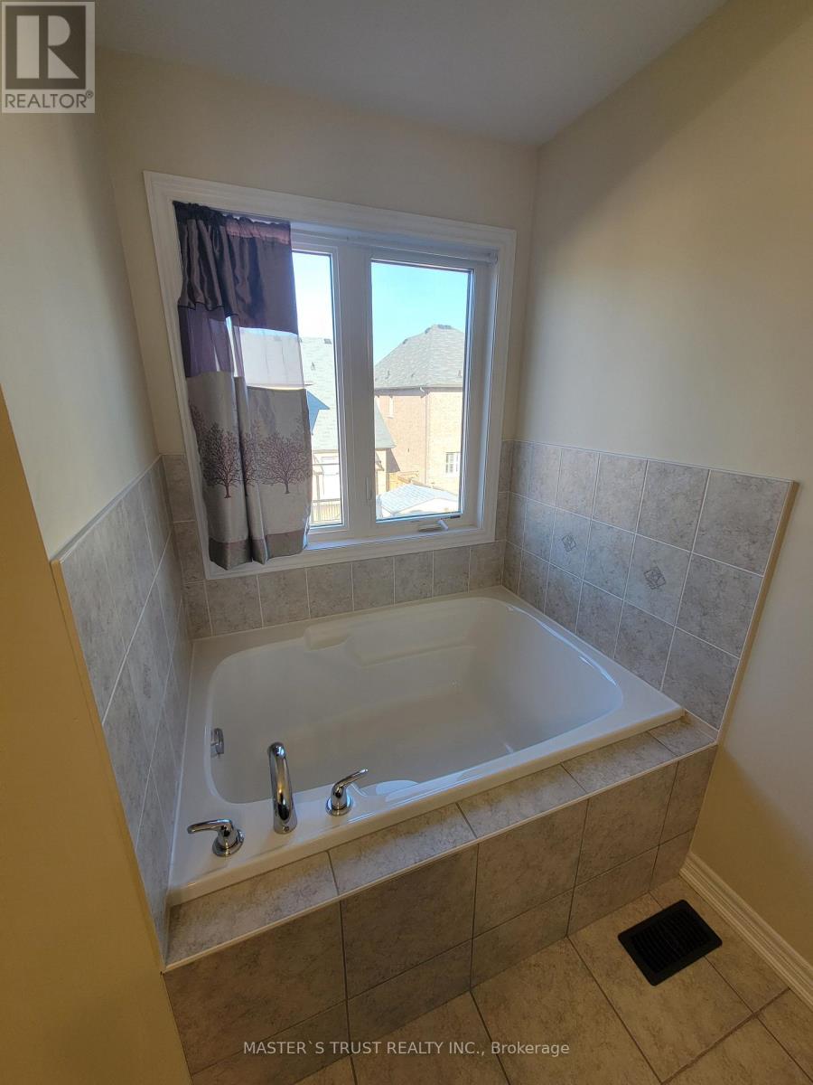 53 Kidd Street, Bradford West Gwillimbury, Ontario  L3Z 0V5 - Photo 12 - N13507216