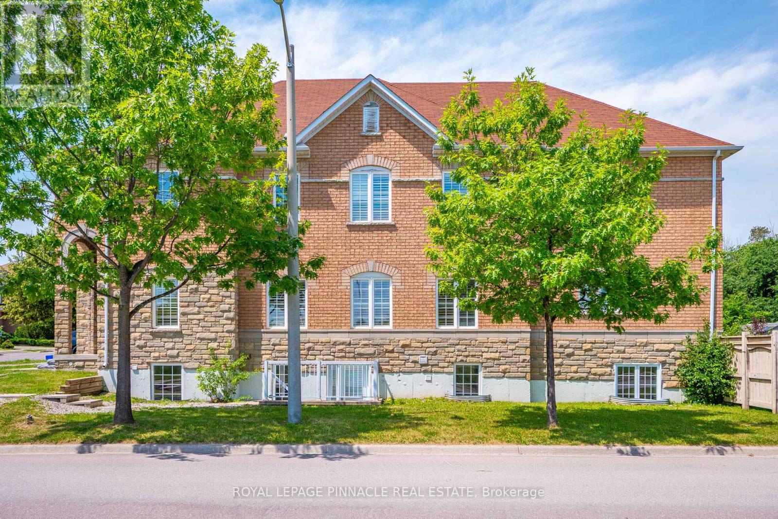 98 Ner Israel Drive, Vaughan, Ontario  L4J 9L1 - Photo 2 - N13507330