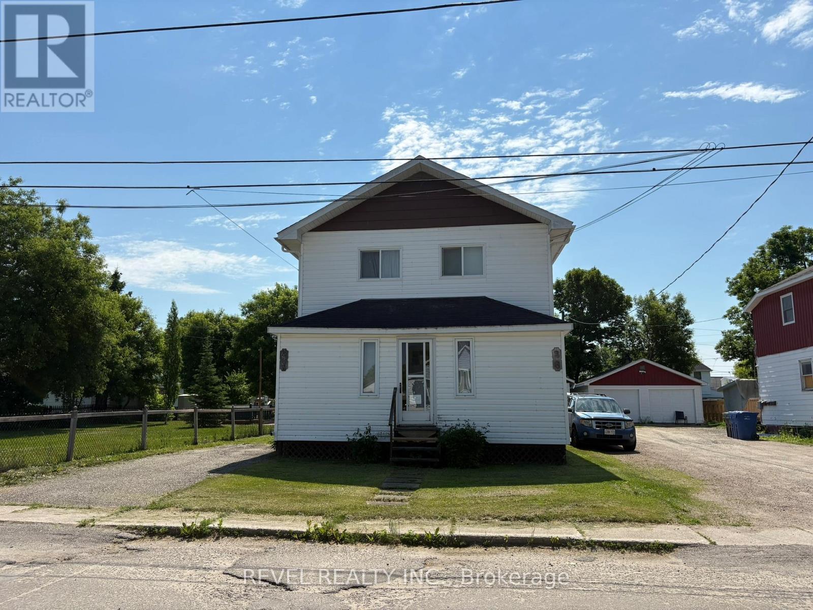 36 Stewart Avenue, Kapuskasing, Ontario  P5N 1S2 - Photo 2 - T13507098