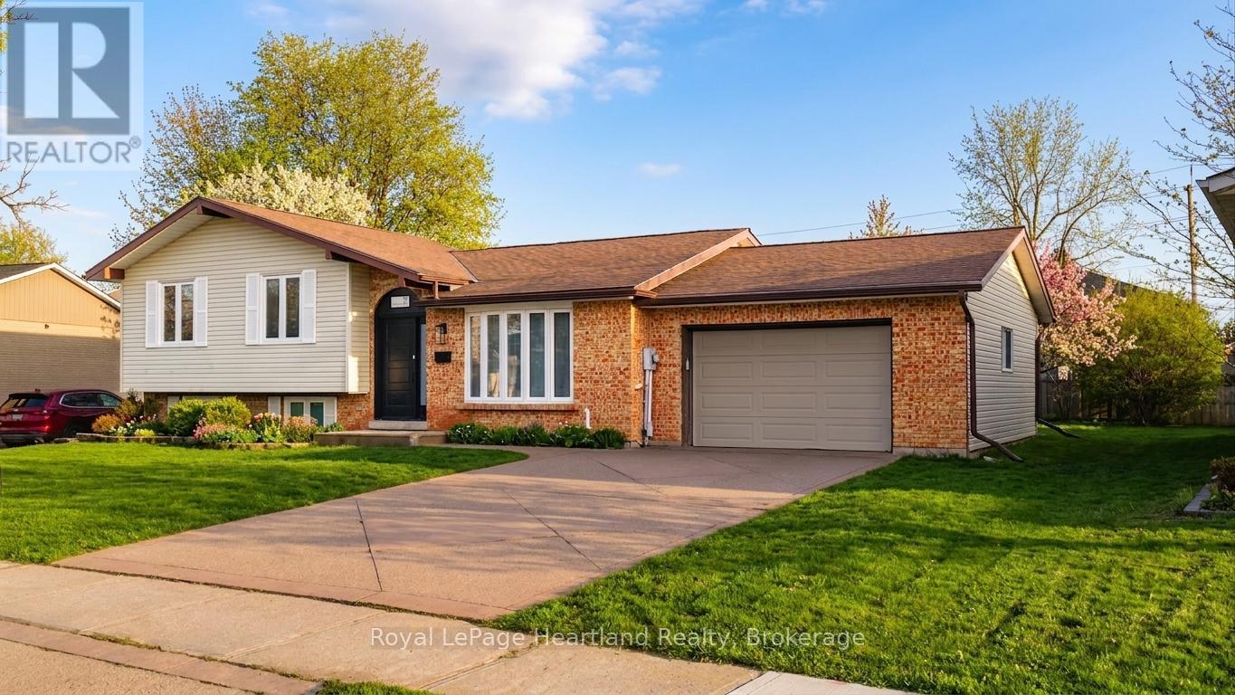 17 SUNCOAST DRIVE W, Goderich, Ontario
