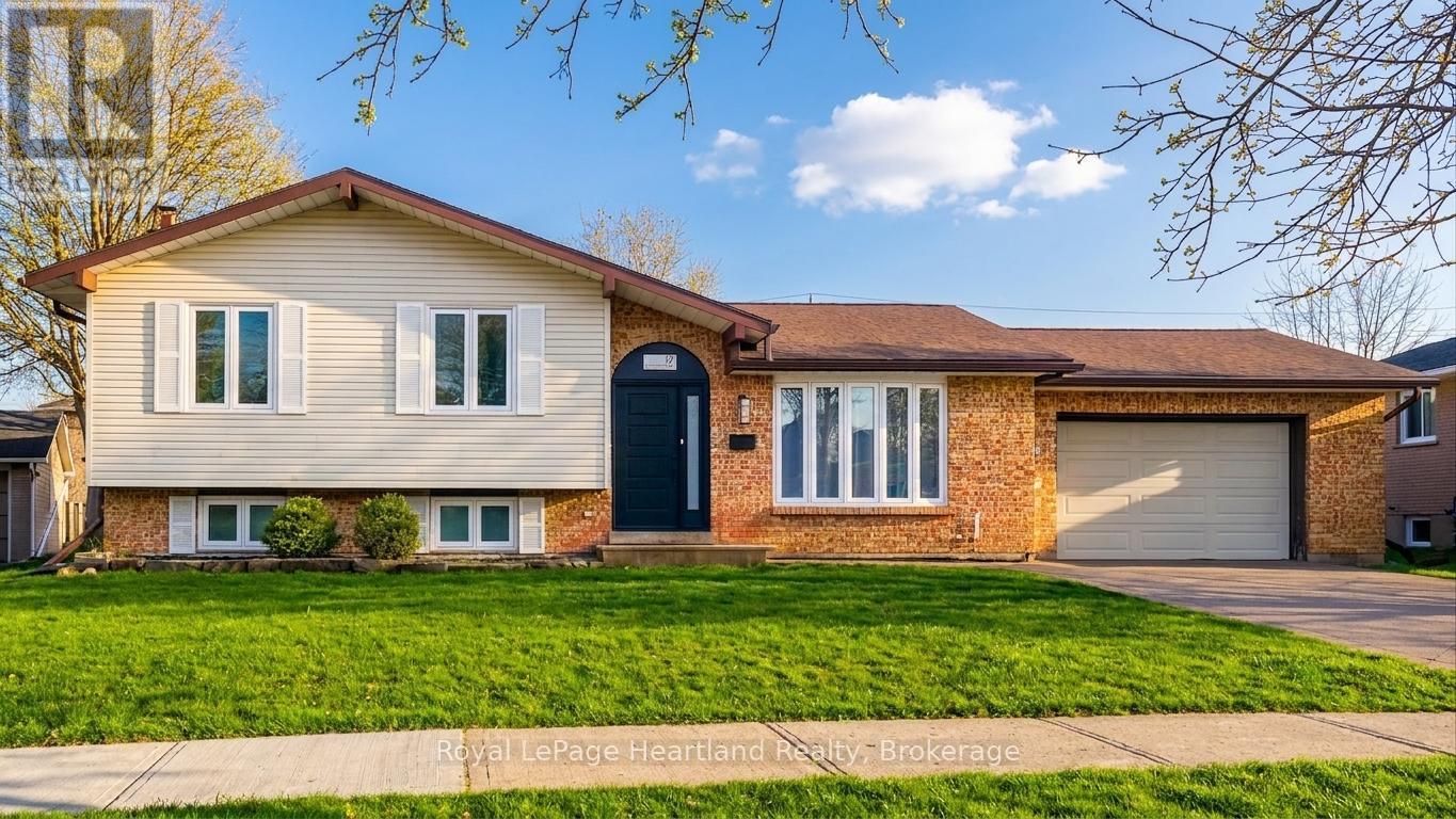 17 Suncoast Drive W, Goderich, Ontario  N7A 4H1 - Photo 2 - X13005554