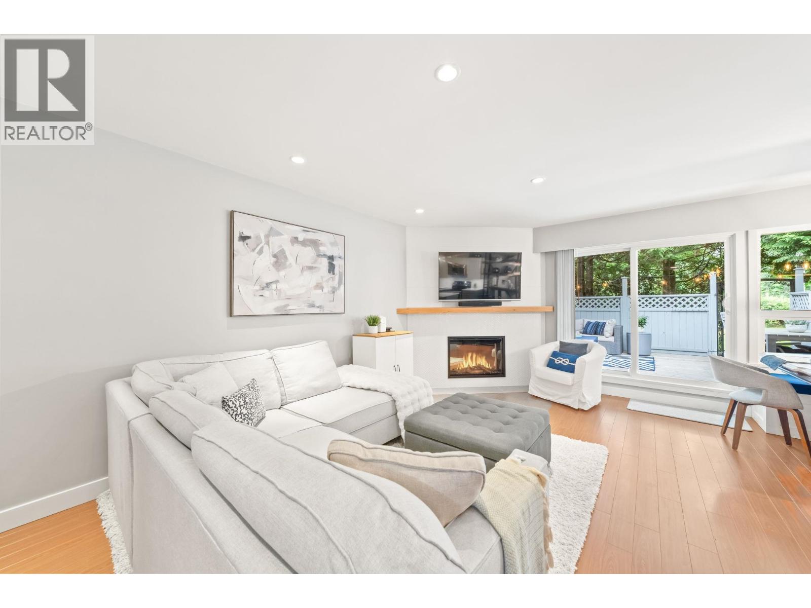 2 9151 Forest Grove Drive, Burnaby, British Columbia  V5A 3Z5 - Photo 8 - R3141630