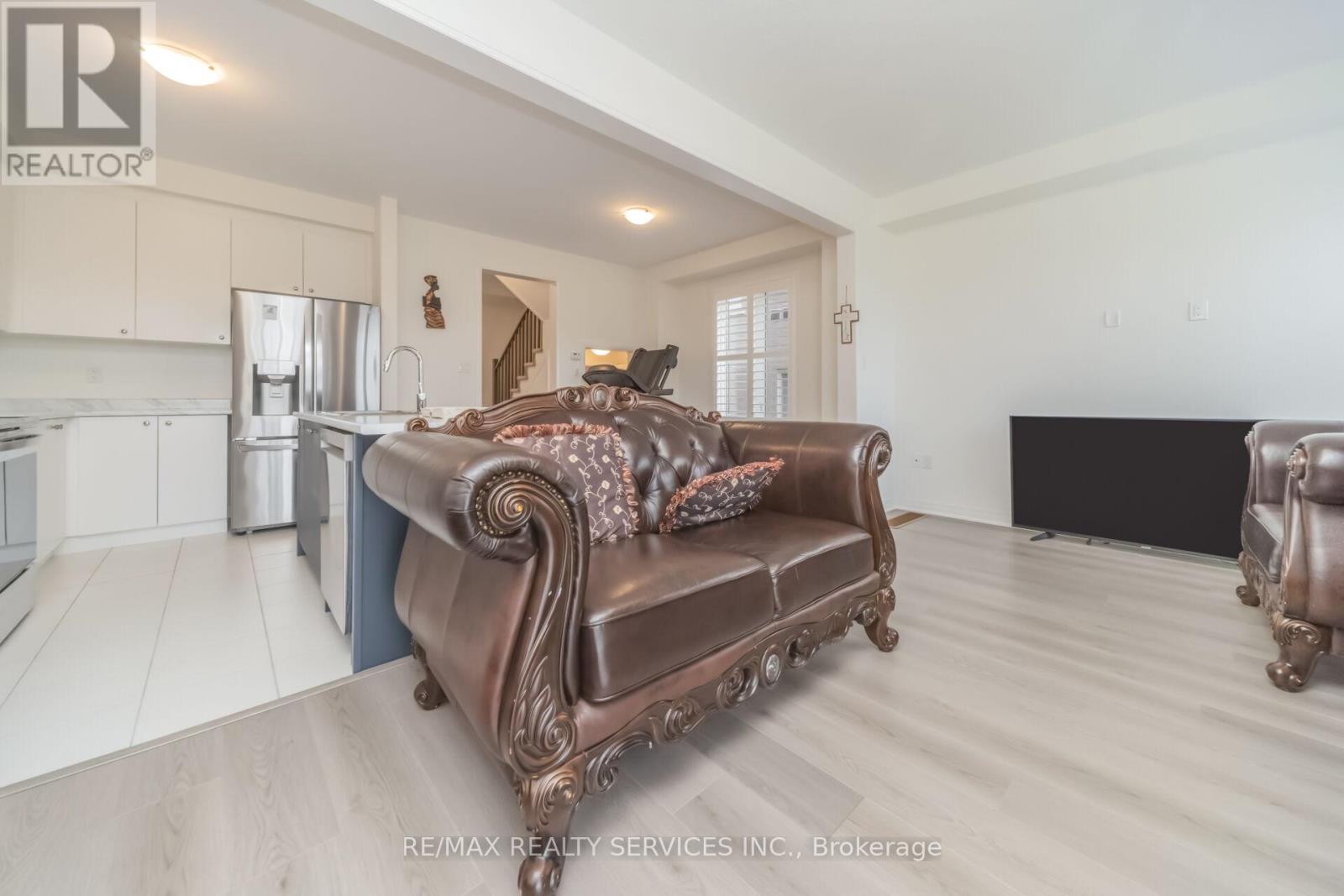 69 Kirkwood Way, Barrie, Ontario  L9J 0K7 - Photo 19 - S13507402