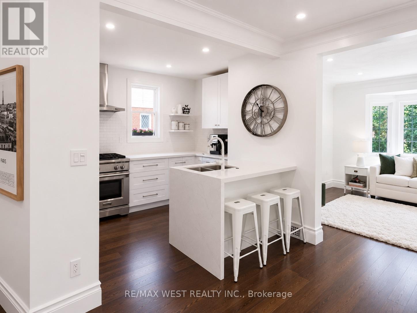 12 Brentwood Road S, Toronto, Ontario  M8Z 3N2 - Photo 4 - W13208198