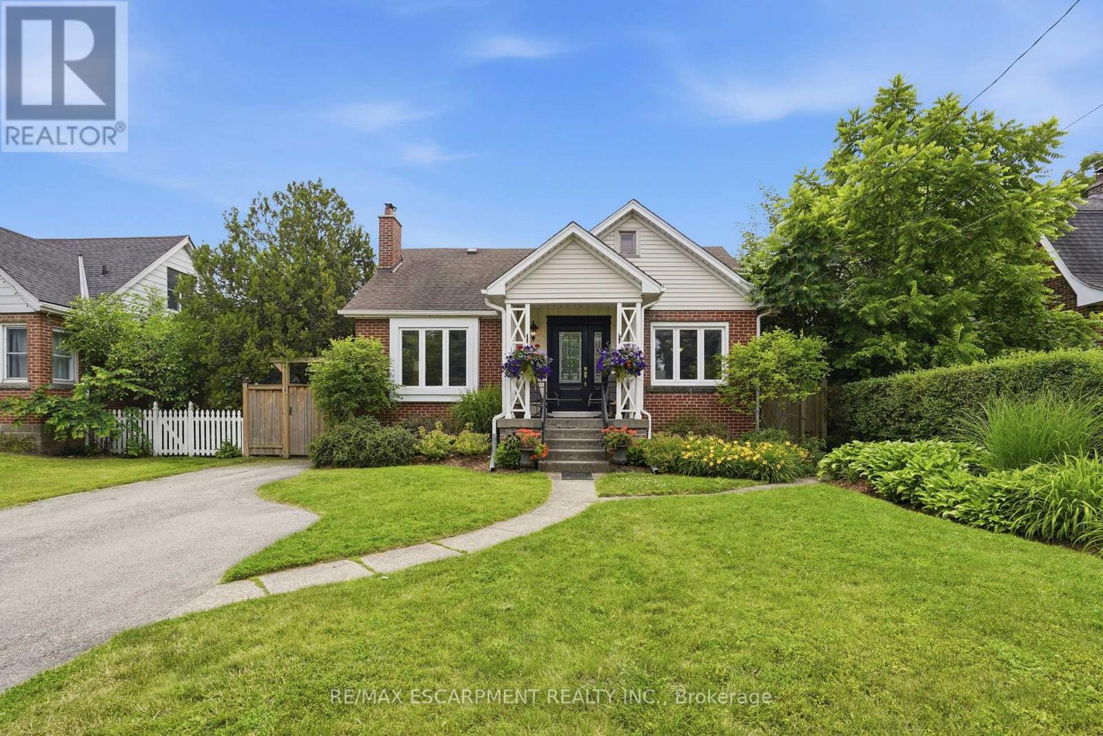950 North Shore Boulevard W, Burlington, Ontario  L7T 1B1 - Photo 1 - W13506582