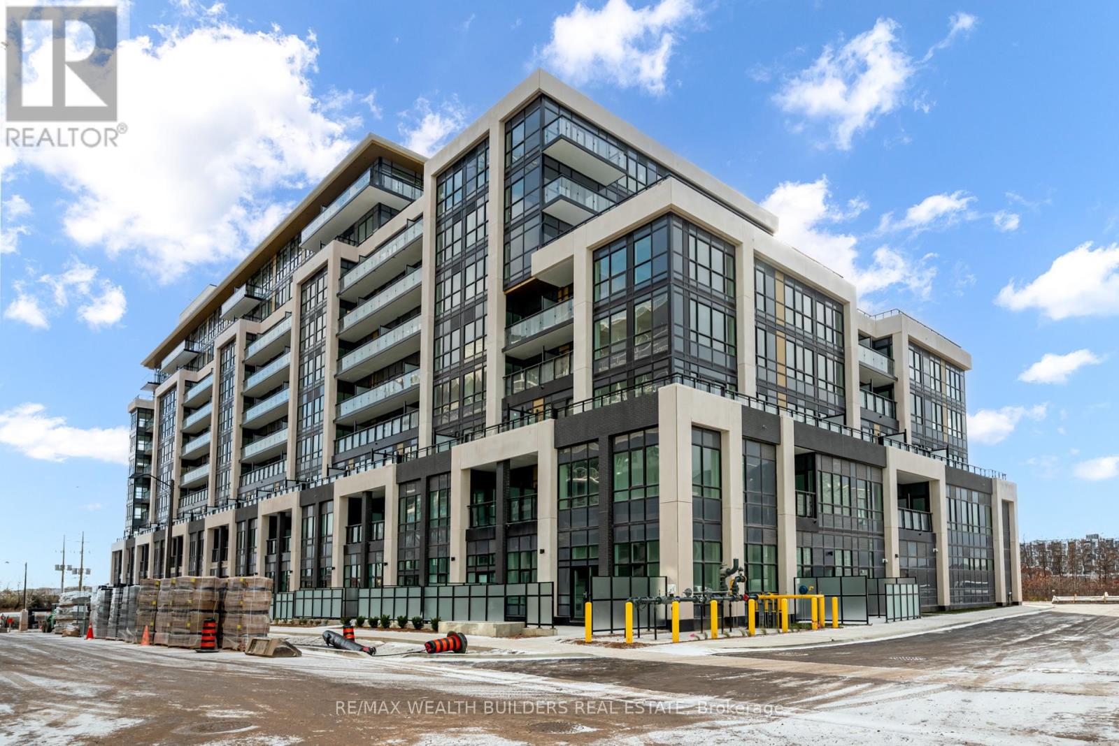 705 - 405 Dundas Street W, Oakville, Ontario  L6M 4M2 - Photo 2 - W13506714