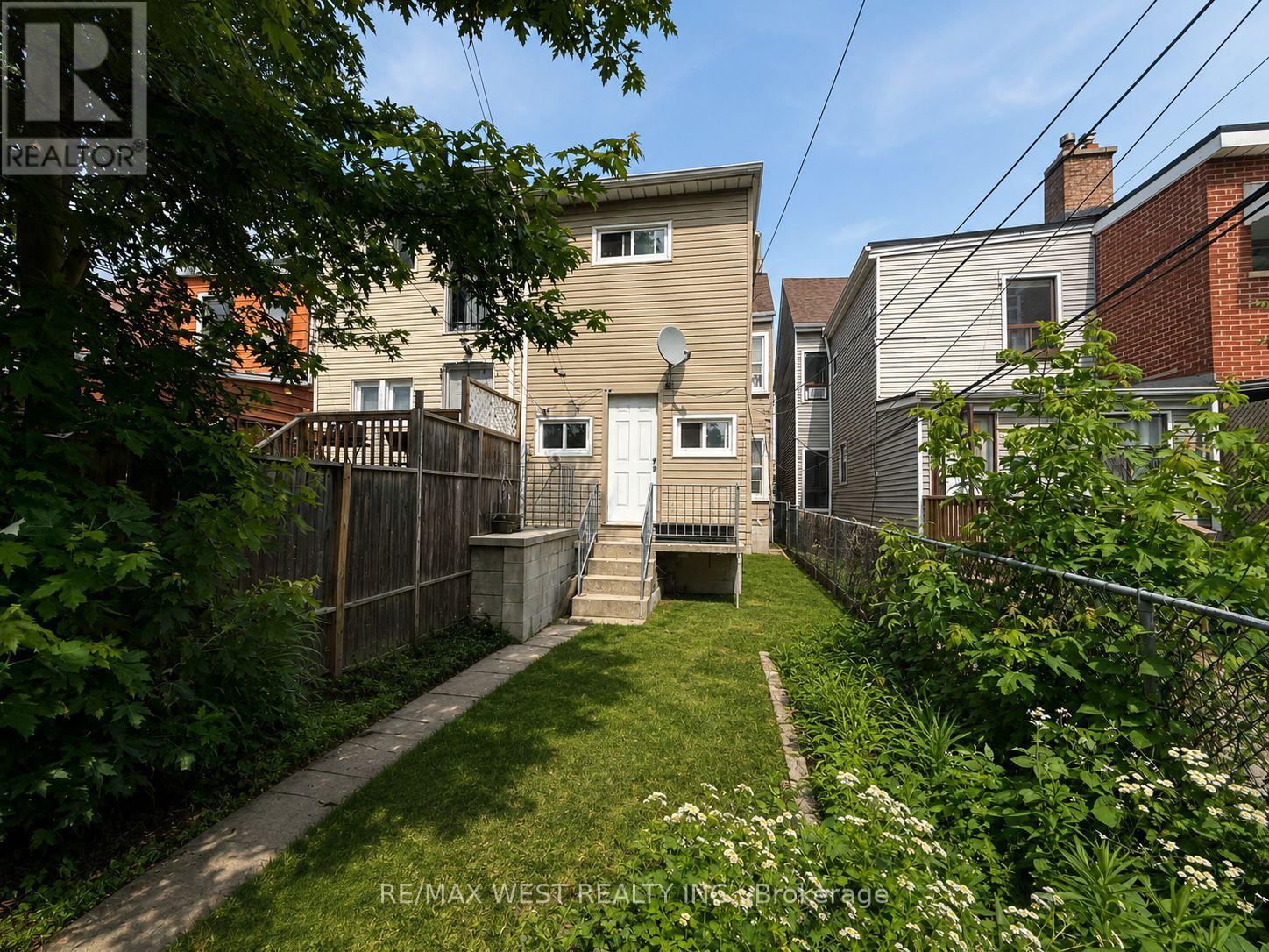 10 Wiltshire Avenue, Toronto, Ontario  M6N 2V9 - Photo 2 - W13507036