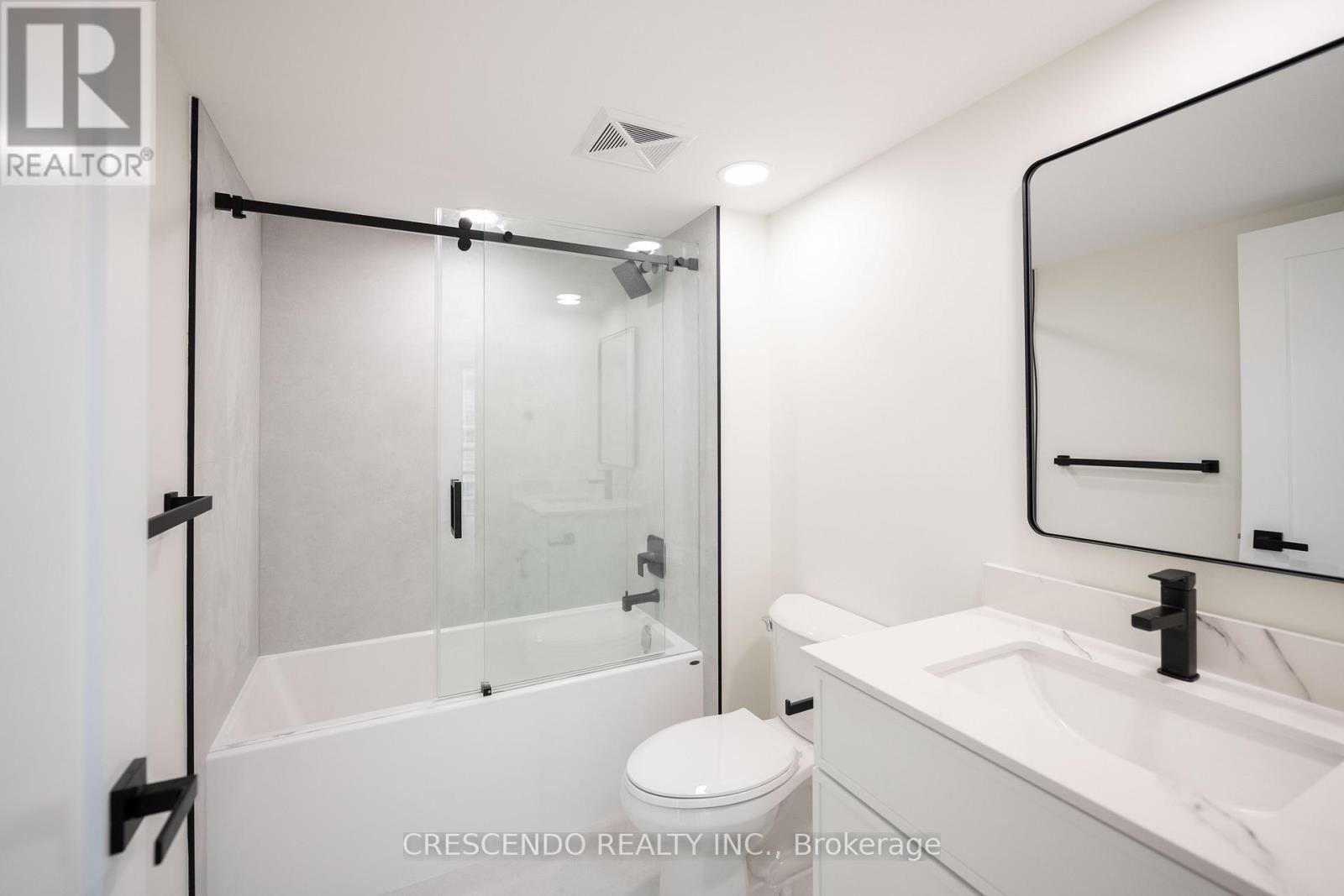 1006 - 50 Eglinton Avenue W, Mississauga, Ontario  L5R 3P5 - Photo 9 - W13507062