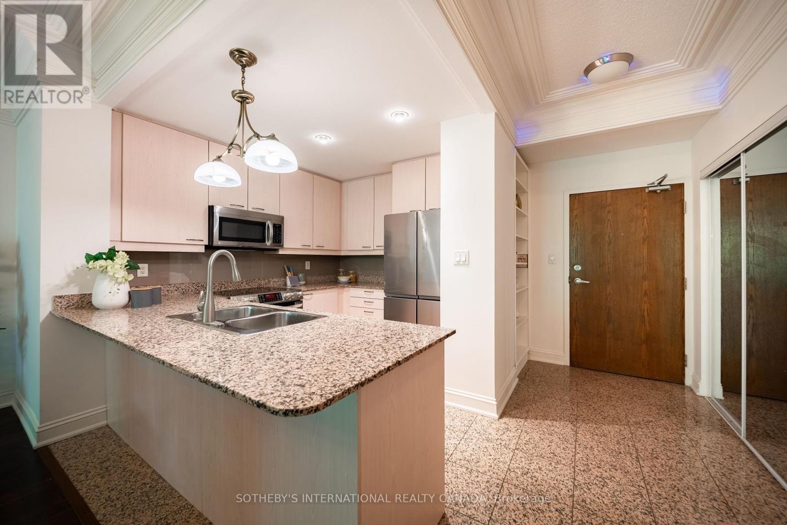 302 - 80 Palace Pier Court, Toronto, Ontario M8V 4C1 - Photo 5 - W13507046