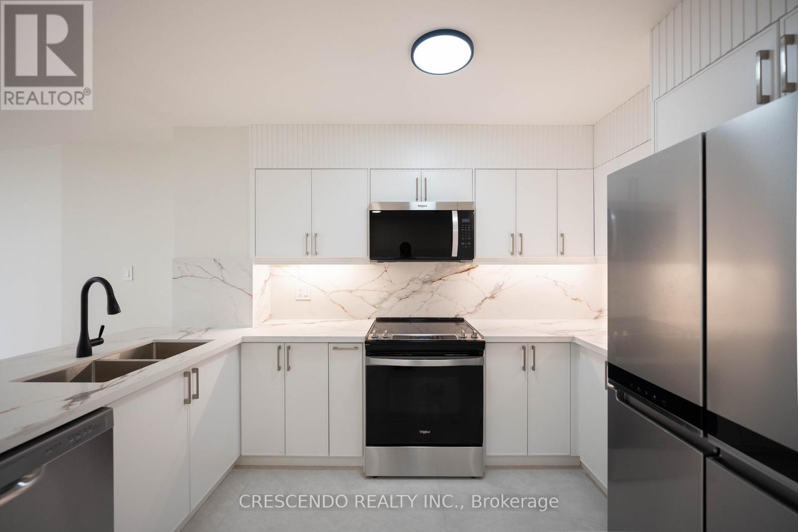 1006 - 50 Eglinton Avenue W, Mississauga, Ontario  L5R 3P5 - Photo 4 - W13507062