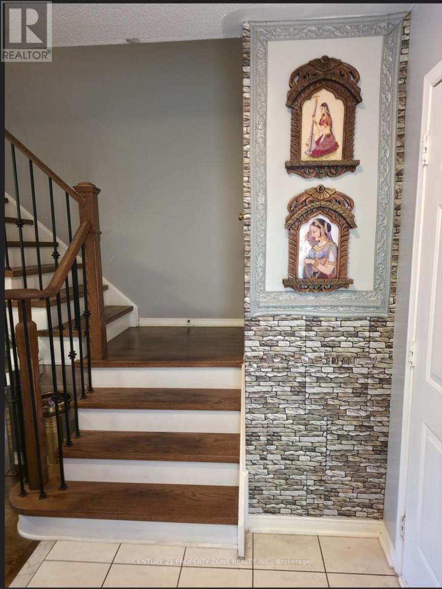 710 Stonebridge Avenue, Mississauga, Ontario  L5V 2L9 - Photo 21 - W13507386