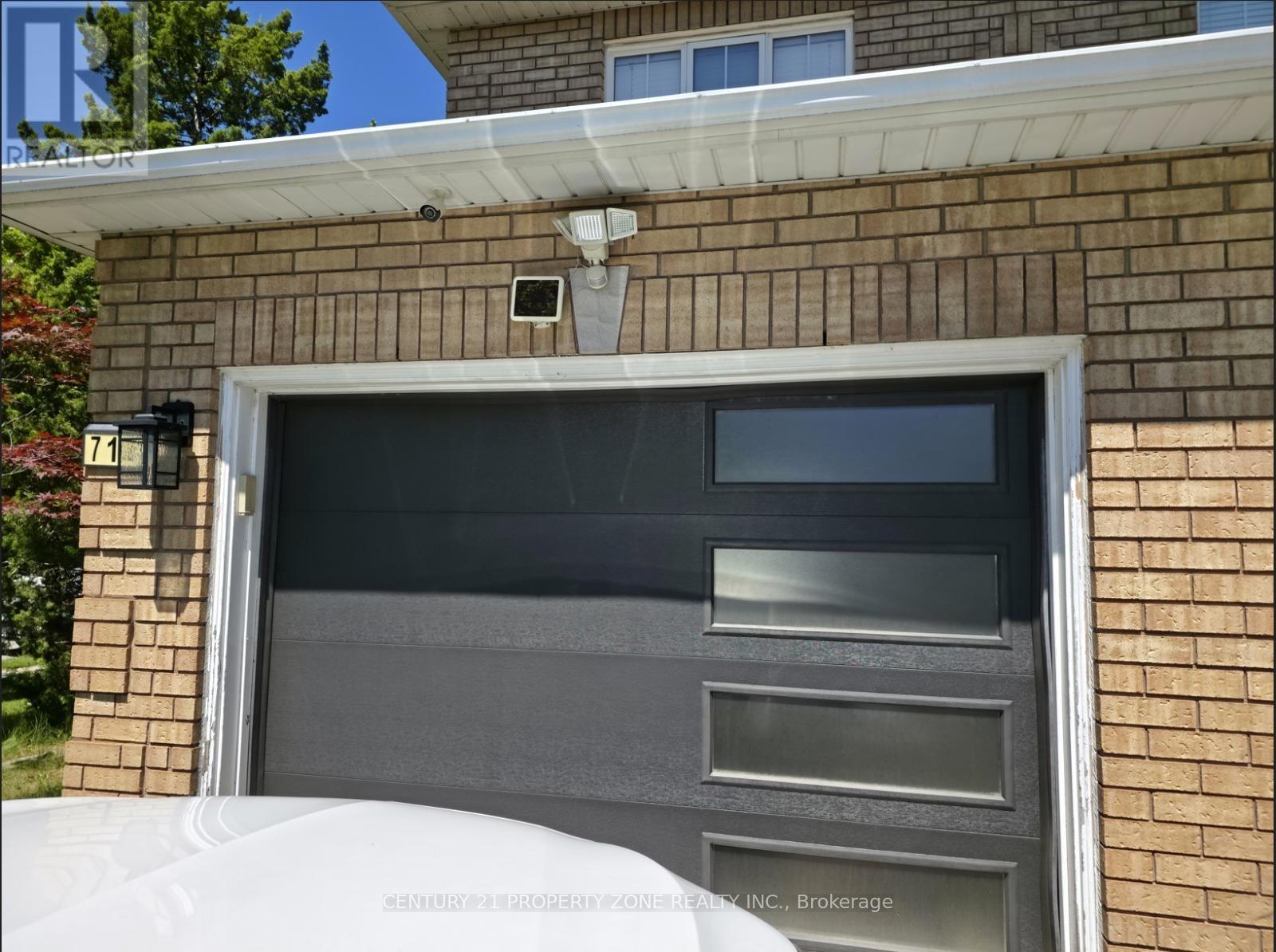 710 Stonebridge Avenue, Mississauga, Ontario  L5V 2L9 - Photo 2 - W13507386