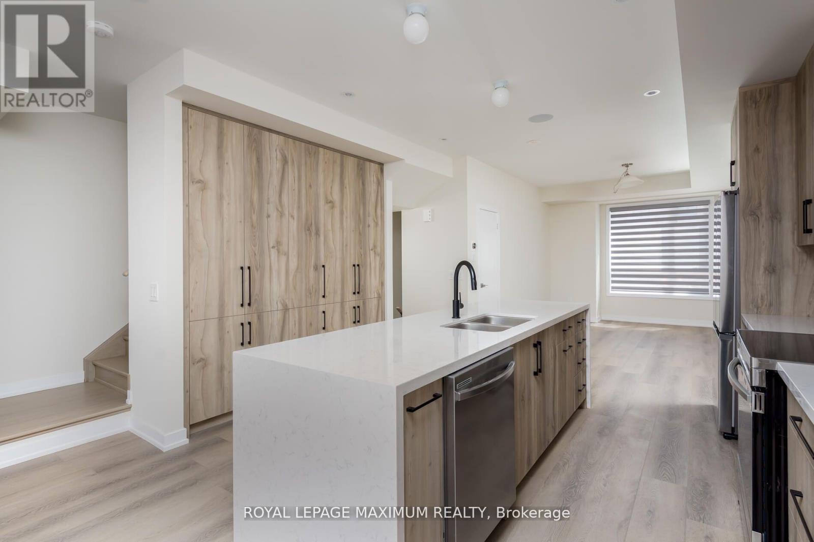 1357 Kaniv Street, Oakville, Ontario  L6M 4L8 - Photo 6 - W13507400