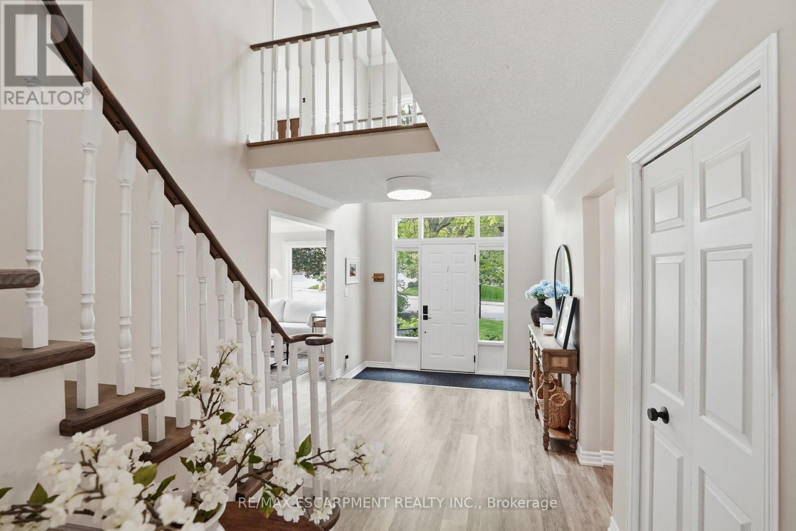 92 Jerome Park Drive, Hamilton, Ontario  L9H 6H3 - Photo 5 - X13506106