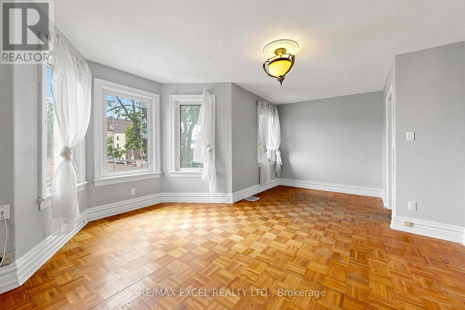 Upper - 259 Victoria Avenue N, Hamilton, Ontario  L8L 5G3 - Photo 13 - X13507422