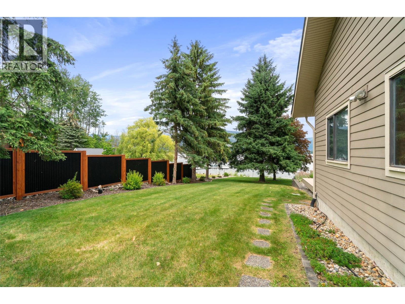 777 Coubeaux Place, Sorrento, British Columbia  V0E 2W1 - Photo 11 - 10393294