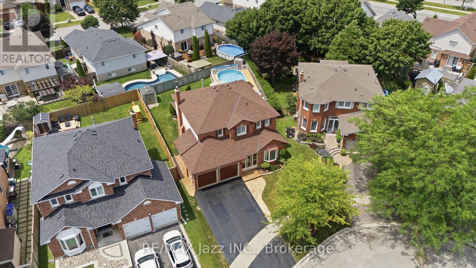 6 Aldcroft Crescent, Clarington, Ontario L1C 4P2 - Photo 3 - E13507022