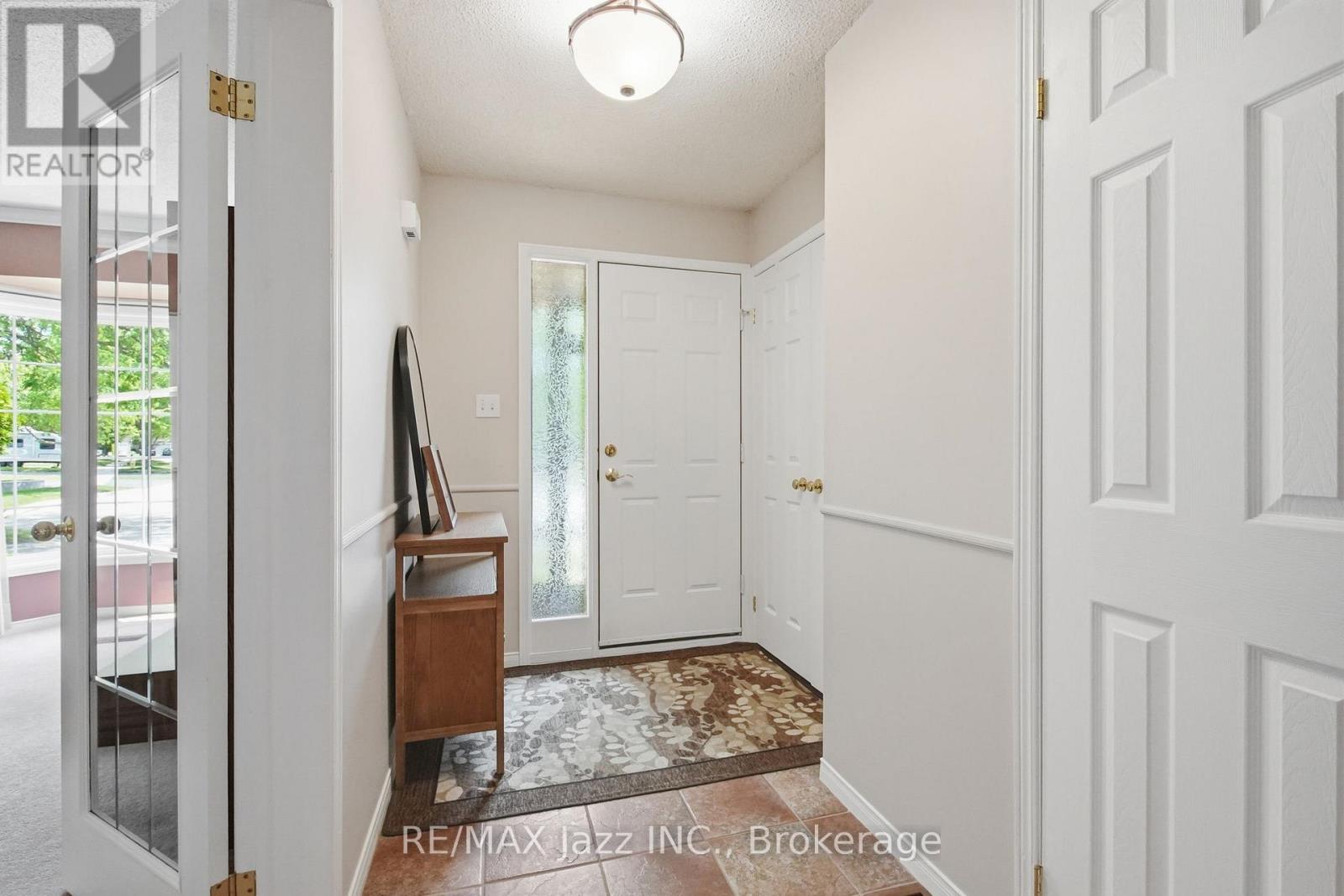 6 Aldcroft Crescent, Clarington, Ontario L1C 4P2 - Photo 5 - E13507022