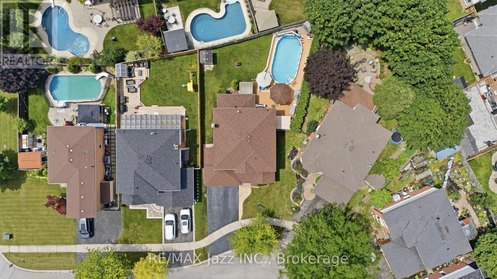 6 Aldcroft Crescent, Clarington, Ontario L1C 4P2 - Photo 4 - E13507022