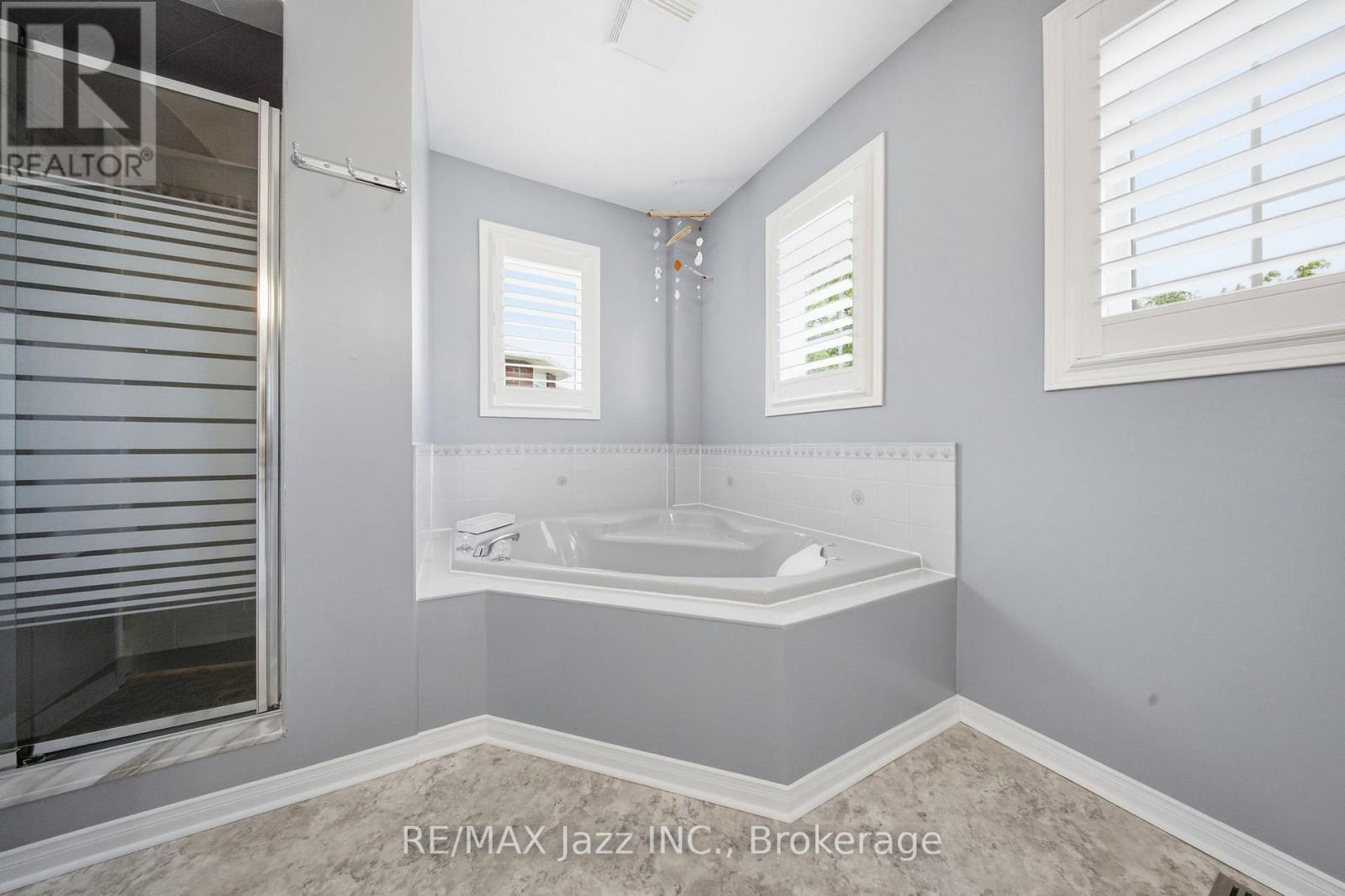 6 Aldcroft Crescent, Clarington, Ontario L1C 4P2 - Photo 37 - E13507022