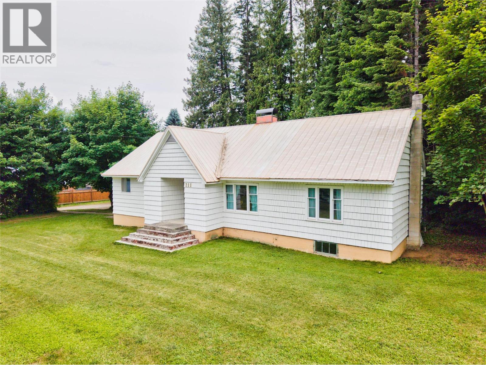 211 Maclure Avenue, Salmo, British Columbia  V0G 1Z0 - Photo 3 - 10393179