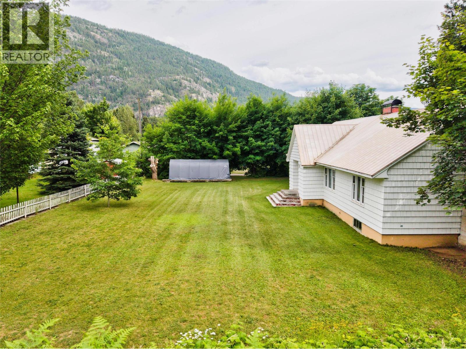 211 Maclure Avenue, Salmo, British Columbia  V0G 1Z0 - Photo 48 - 10393179